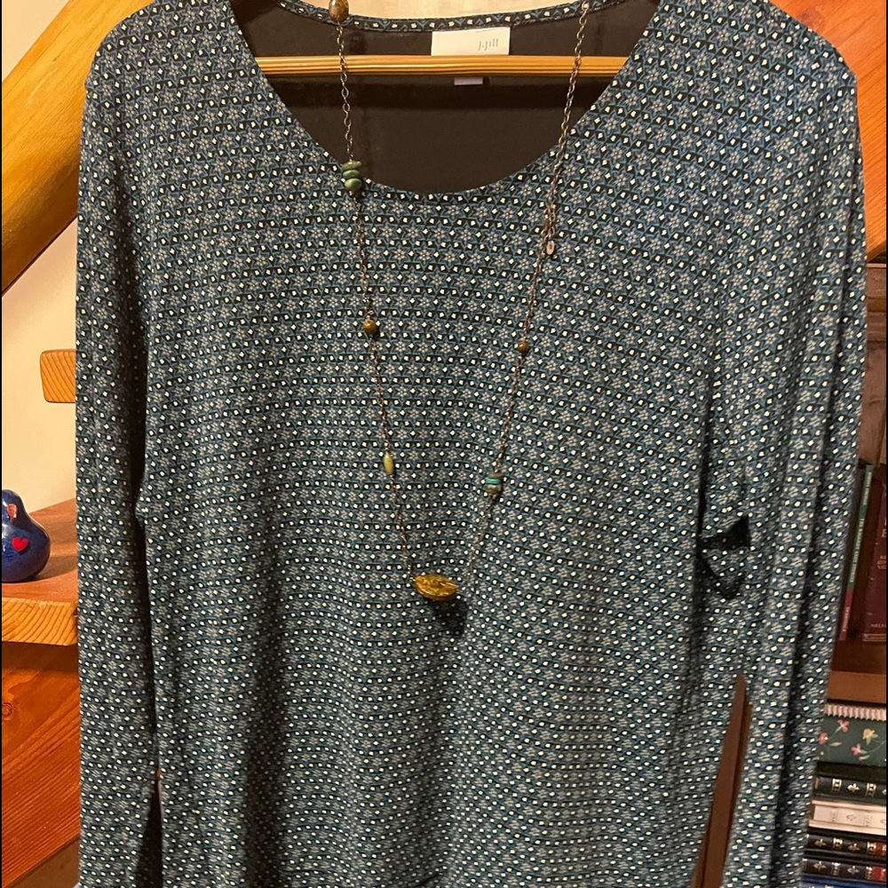 Women’s preloved J.Jill top. Size L. Perfect for fall.